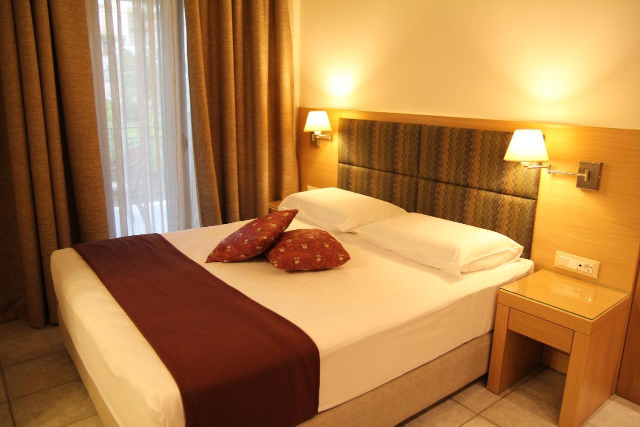 Achilles Hotel Methoni  Exterior photo