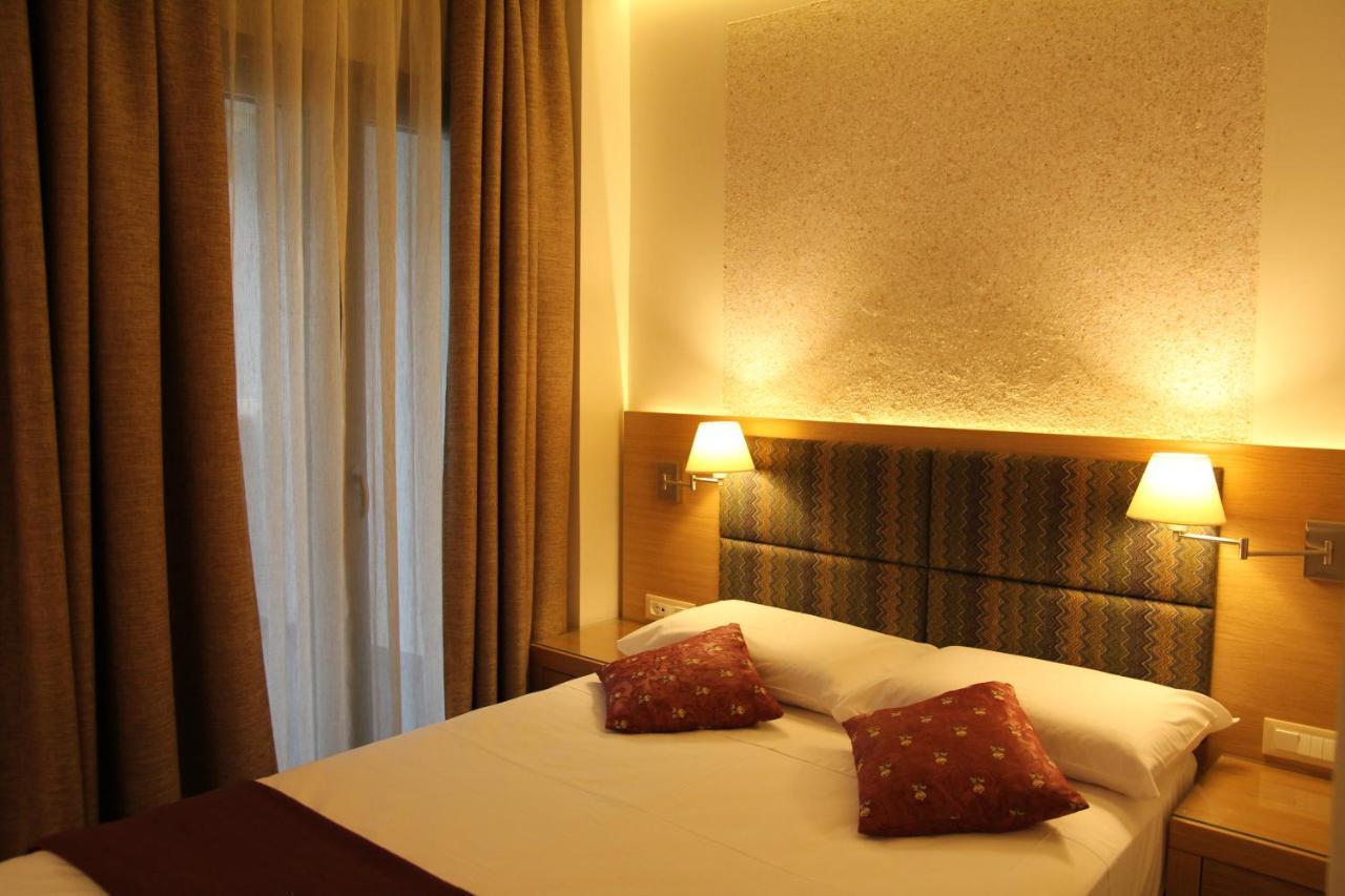 Achilles Hotel Methoni  Exterior photo