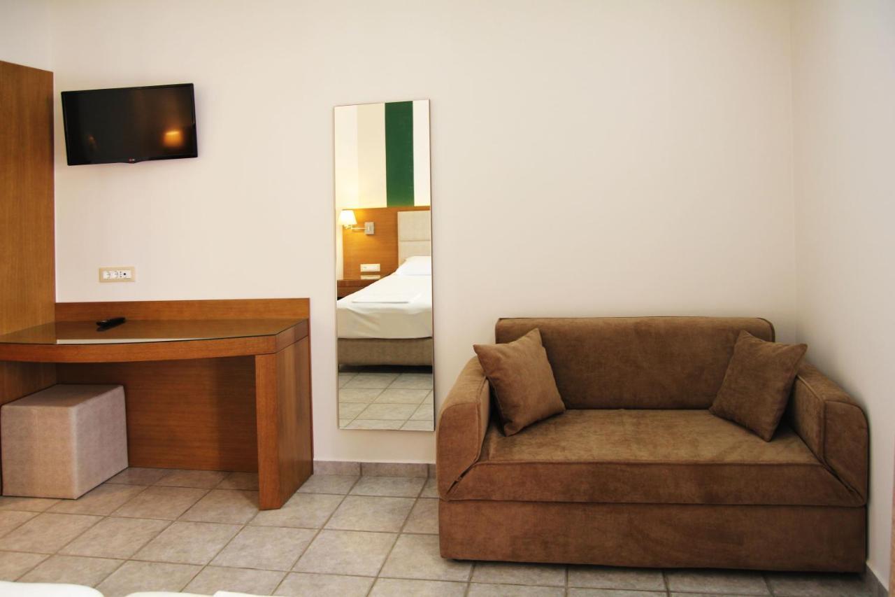 Achilles Hotel Methoni  Exterior photo